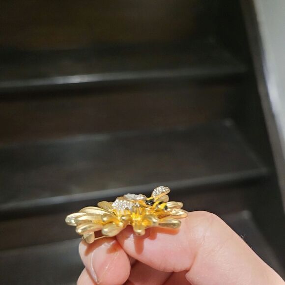Brand New Flower With Bee Rhinestone Brooch Pin - Picture 5 of 6